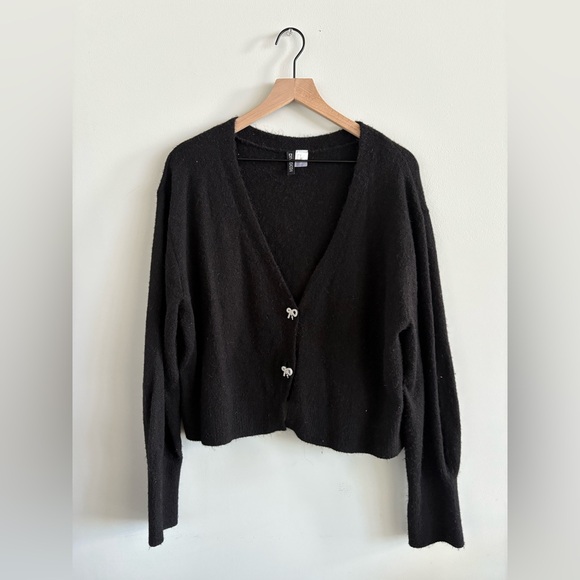 H&M Women’s Knit Long Sleeve Black Cardigan - Rhinestone Bow Buttons - Picture 3 of 3